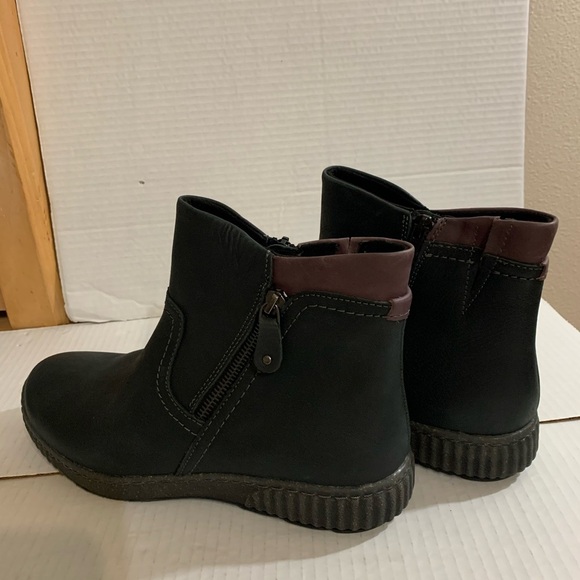 New Clarks Women's Magnolia Haley Black Leather Booties Size 9 - Picture 1 of 9